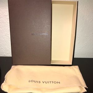 Large LV Vuitton wallet size box with dust bag